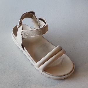 Cougar Womens Adjustable Oyster Sandal Size 6.5 Medium